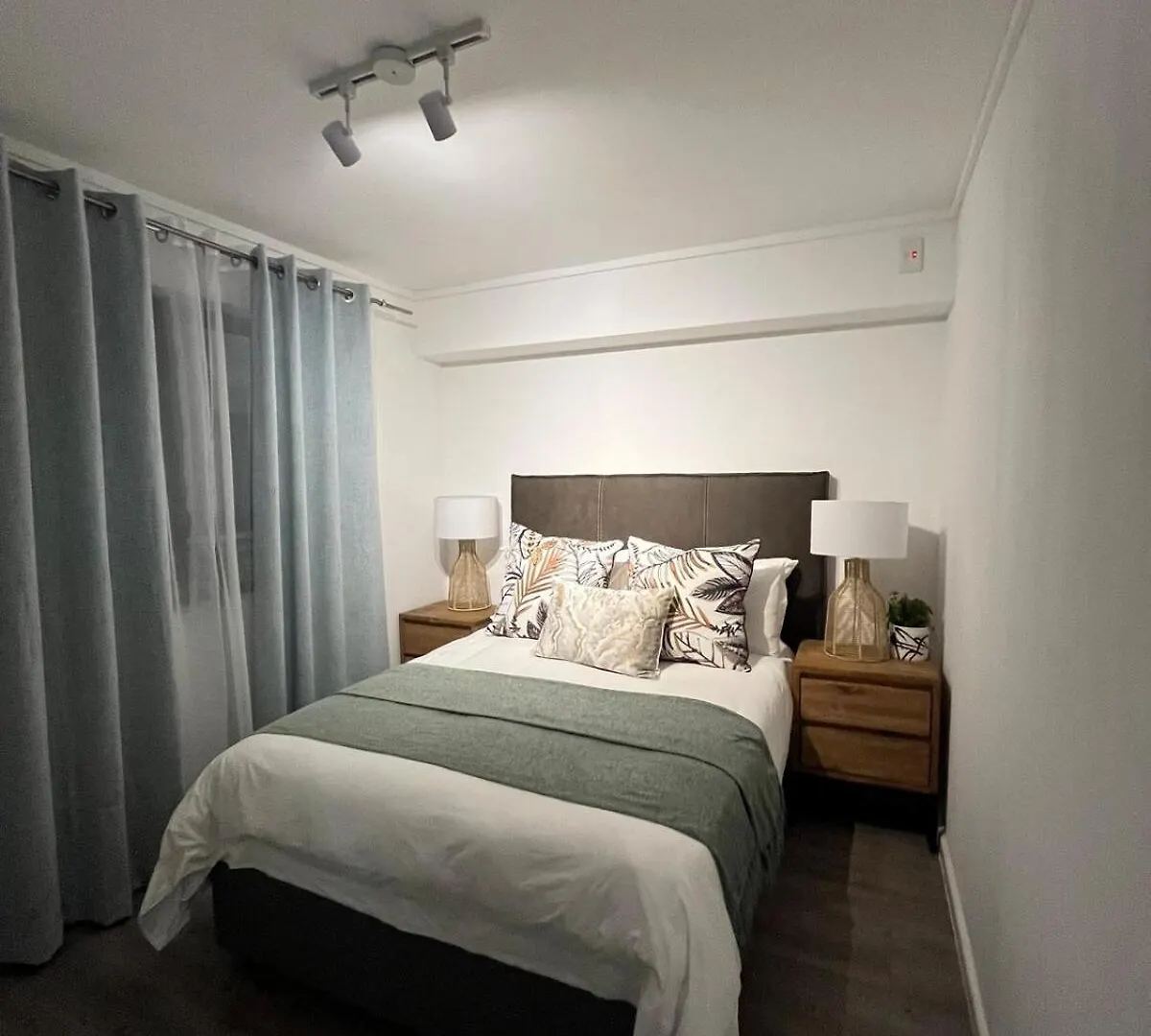 Cape Town Central- Rock Chambers 0*, Ciudad del Cabo